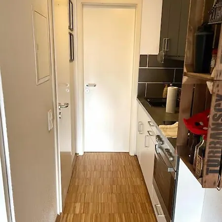 شقة - Chilliges In Mit Balkon & Kuche; Big Tv And Bed - *