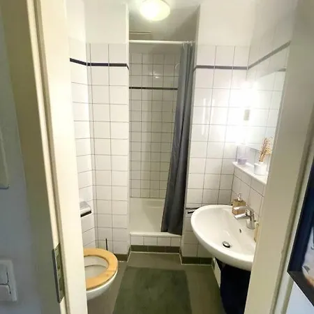 - Chilliges In Mit Balkon & Kuche; Big Tv And Bed -