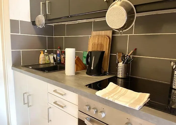 - Chilliges In Mit Balkon & Kuche; Big Tv And Bed - Apartment