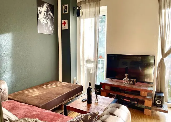 - Chilliges In Mit Balkon & Kuche; Big Tv And Bed -