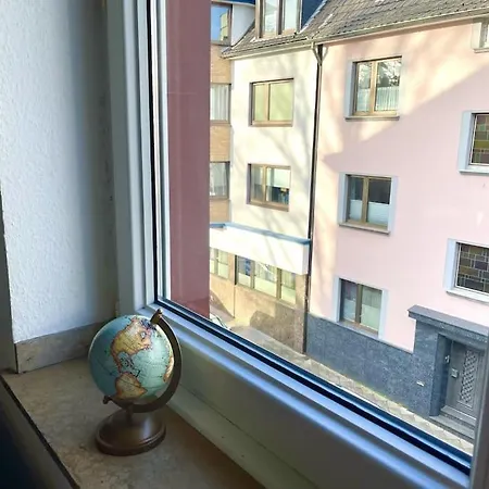 - Chilliges In Mit Balkon & Kuche; Big Tv And Bed - Apartment *