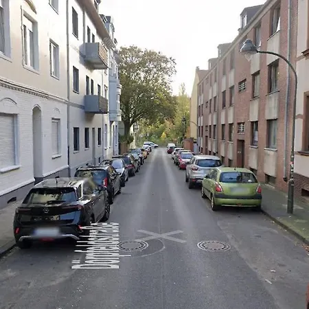 - Chilliges In Mit Balkon & Kuche; Big Tv And Bed -