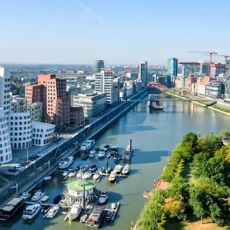 - Chilliges In Mit Balkon & Kuche; Big Tv And Bed - Apartment *