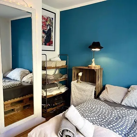 - Chilliges In Mit Balkon & Kuche; Big Tv And Bed - * Dusseldorf