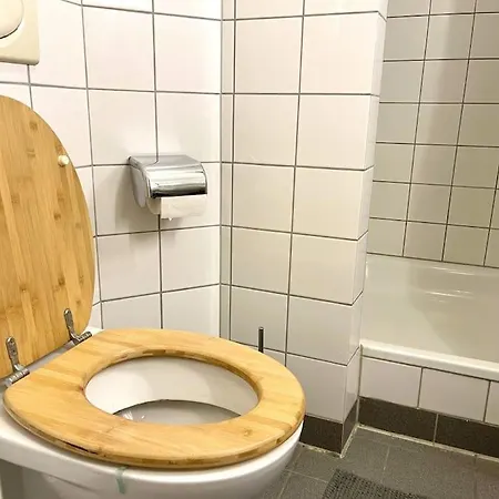 - Chilliges In Mit Balkon & Kuche; Big Tv And Bed - Düsseldorf