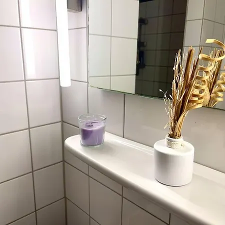 - Chilliges In Mit Balkon & Kuche; Big Tv And Bed -