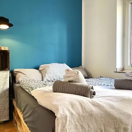 - Chilliges In Mit Balkon & Kuche; Big Tv And Bed - * Dusseldorf
