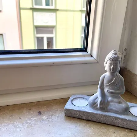 - Chilliges In Mit Balkon & Kuche; Big Tv And Bed - Daire Düsseldorf