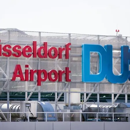 - Chilliges In Mit Balkon & Kuche; Big Tv And Bed -