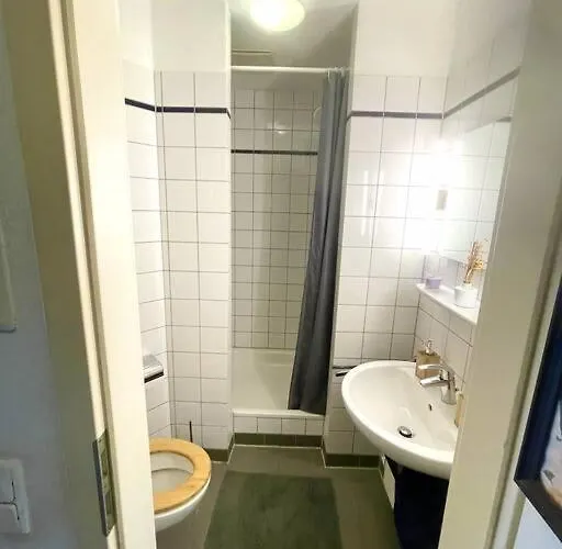 - Chilliges In Mit Balkon & Kuche; Big Tv And Bed -