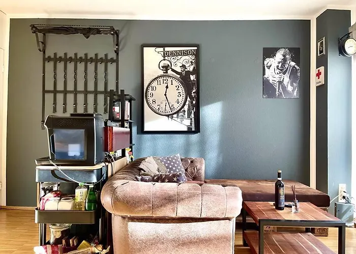 - Chilliges In Mit Balkon & Kuche; Big Tv And Bed -