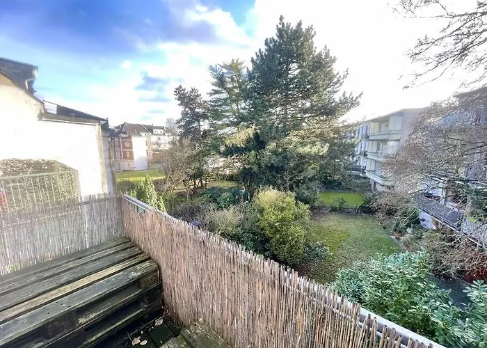 - Chilliges In Mit Balkon & Kuche; Big Tv And Bed - Lejlighed