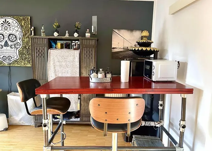 - Chilliges In Mit Balkon & Kuche; Big Tv And Bed - * دوسلدورف