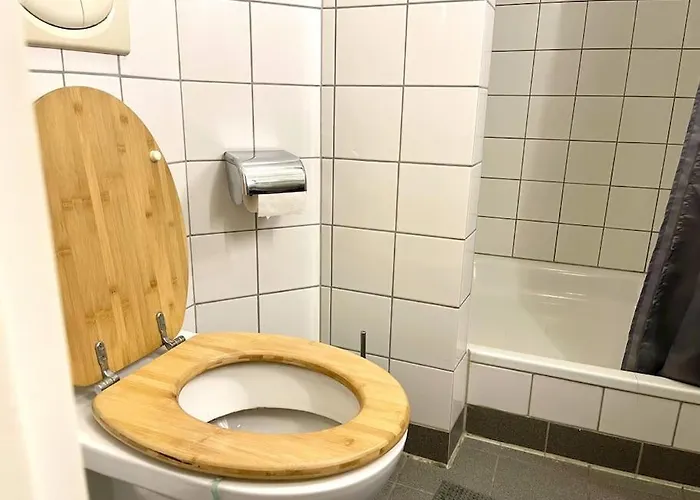 - Chilliges In Mit Balkon & Kuche; Big Tv And Bed - Düsseldorf