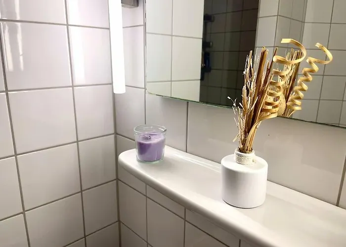 - Chilliges In Mit Balkon & Kuche; Big Tv And Bed -