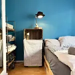 - Chilliges In Mit Balkon & Kuche; Big Tv And Bed - * Düsseldorf