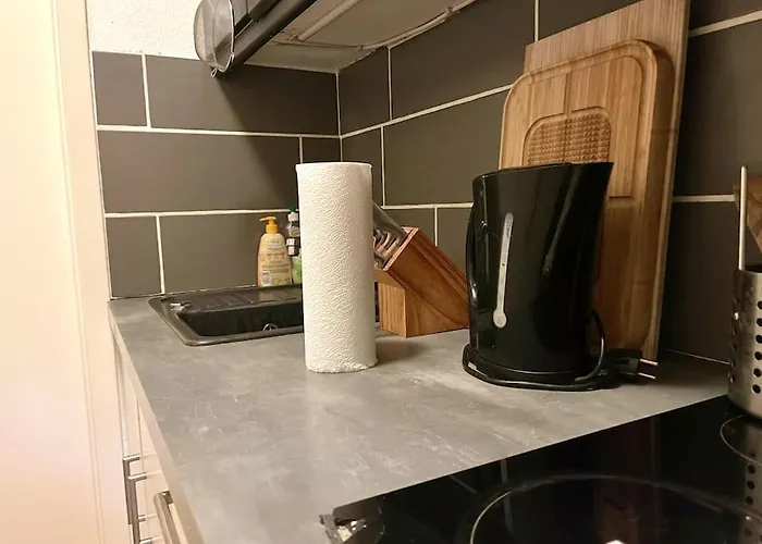 - Chilliges In Mit Balkon & Kuche; Big Tv And Bed - *