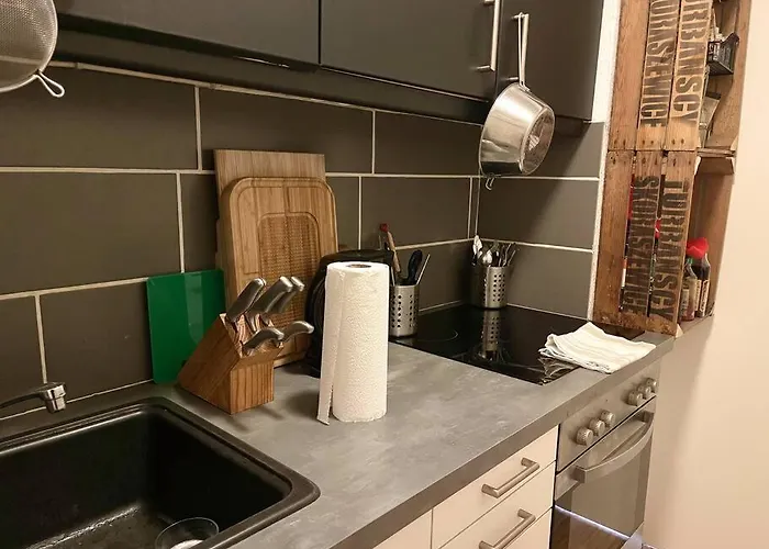 - Chilliges In Mit Balkon & Kuche; Big Tv And Bed - Apartmán