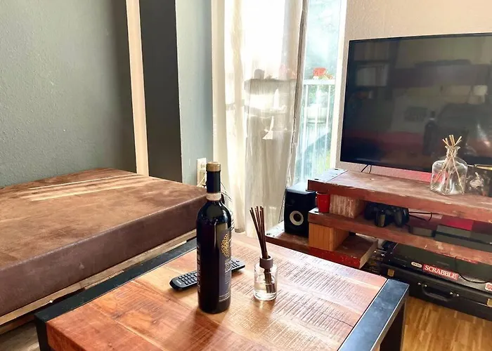 - Chilliges In Mit Balkon & Kuche; Big Tv And Bed - Apartmán *