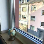 - Chilliges In Mit Balkon & Kuche; Big Tv And Bed - Appartamento *