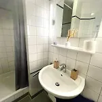Appartamento - Chilliges In Mit Balkon & Kuche; Big Tv And Bed -