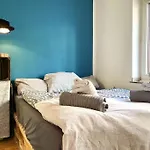 - Chilliges In Mit Balkon & Kuche; Big Tv And Bed - * Düsseldorf