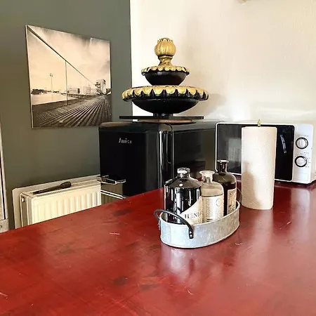 Appartamento - Chilliges In Mit Balkon & Kuche; Big Tv And Bed - Düsseldorf